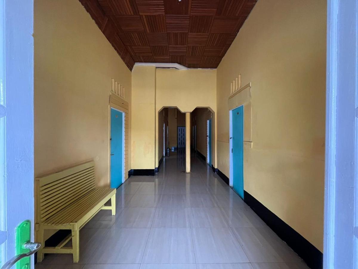 Hotel Malibu Baubau Buitenkant foto